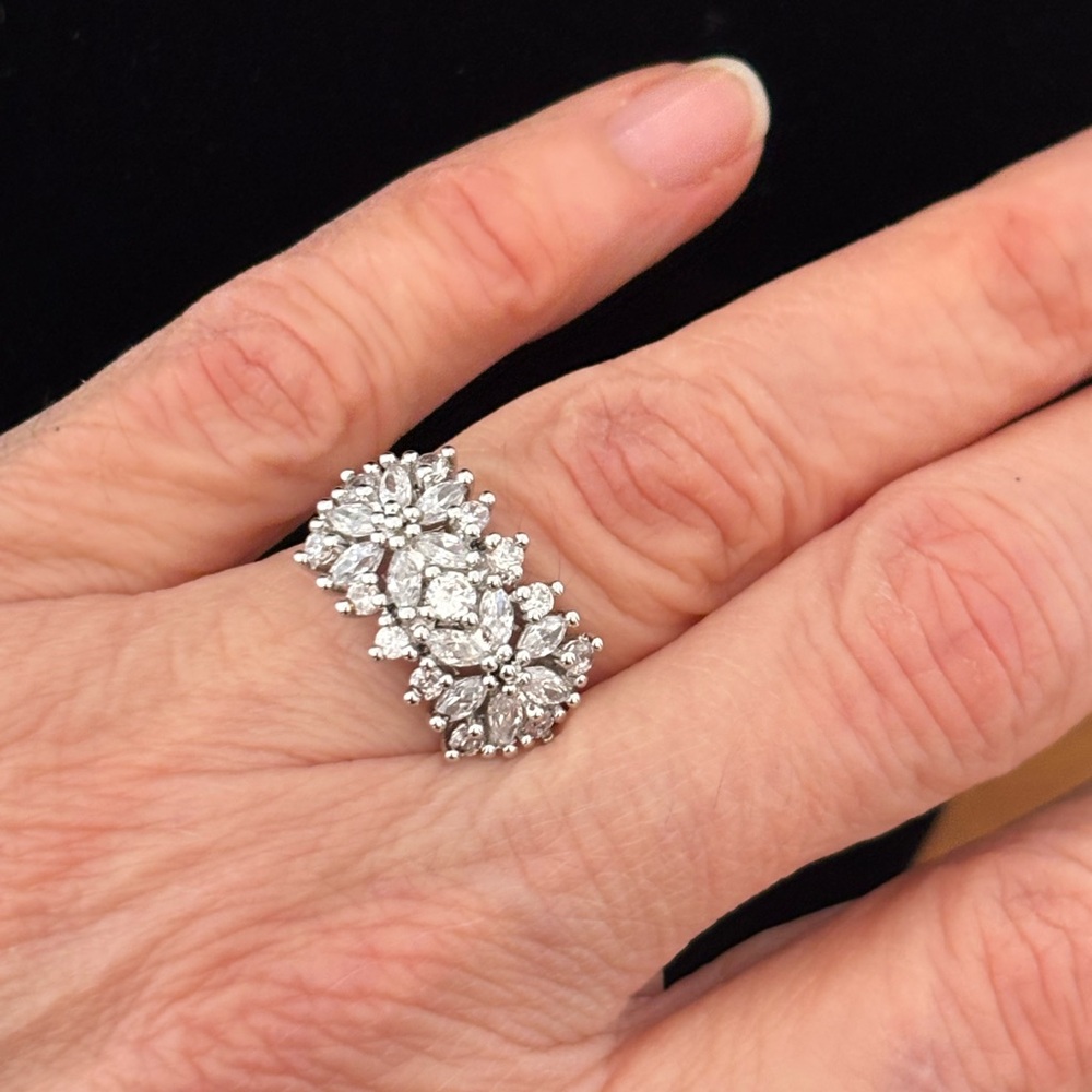 Avon Vintage Crystal Cluster Statement Size 6 Ring Silver Floral NIB 2008 362
